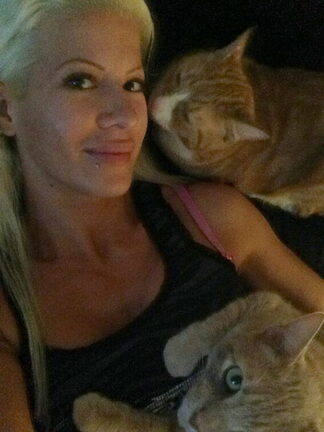 Angelina Love sexy-boobs