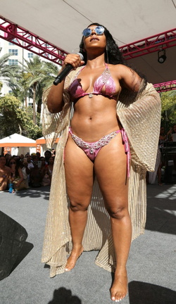 Ashanti goes-sexy