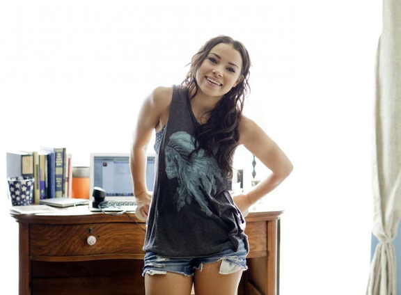 Jessica Parker Kennedy goes-nude