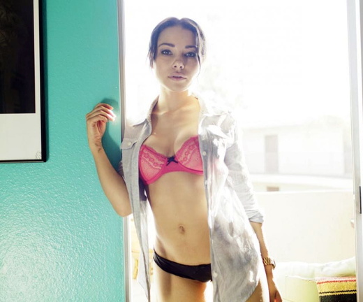 Jessica Parker Kennedy nude