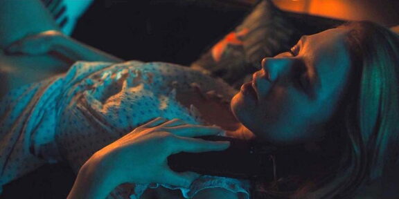 Lucy Walters goes-nude
