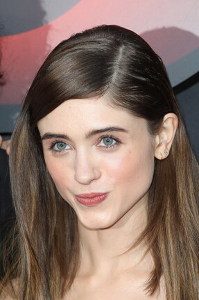 Natalia Dyer superb-sexy-photo