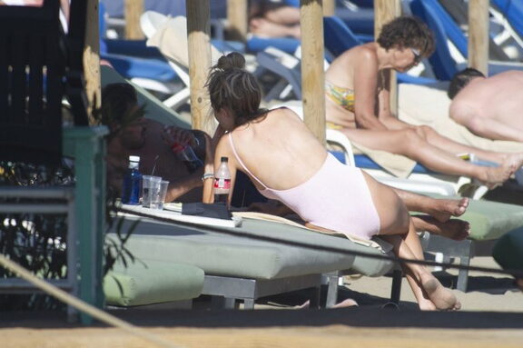 Olivia Attwood superb-sexy-photo