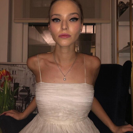 Sasha Luss sexy-boobs