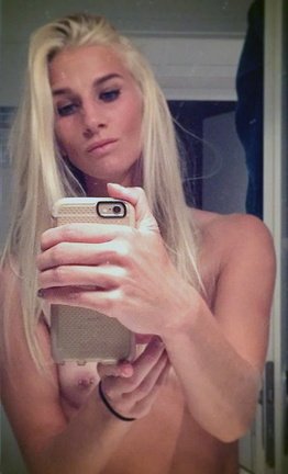 Sofia Jakobsson goes-sexy