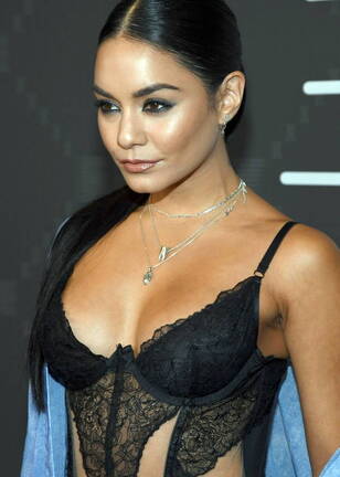 Vanessa Hudgens goes-sexy