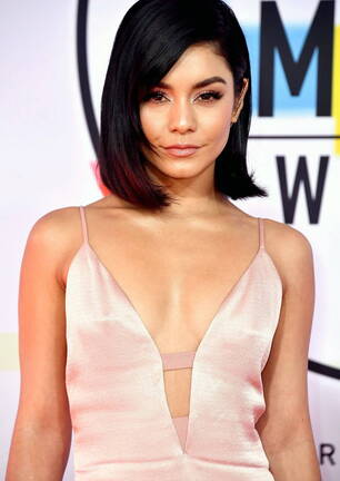 Vanessa Hudgens goes-sexy
