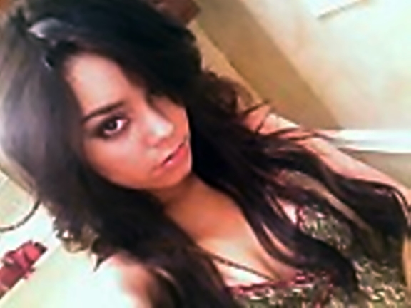 Vanessa Hudgens goes-sexy