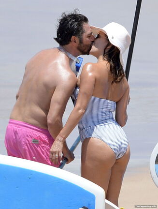 Eva-Longoria-nude-butt-tits-post-660597-019135-28