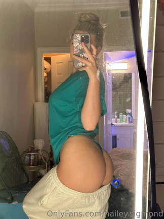 Haily Sigmond Ass