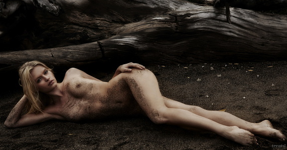 Isabella Farrell Nude