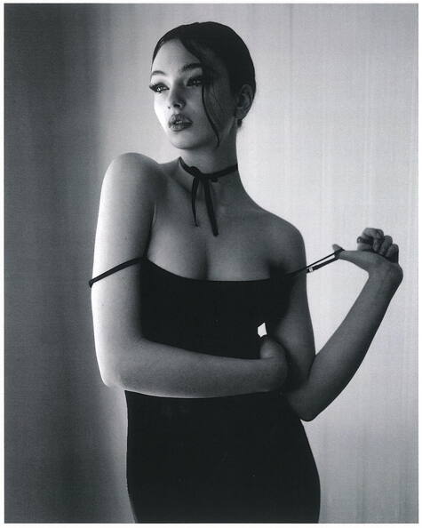 Deva Cassel boobs.jpg