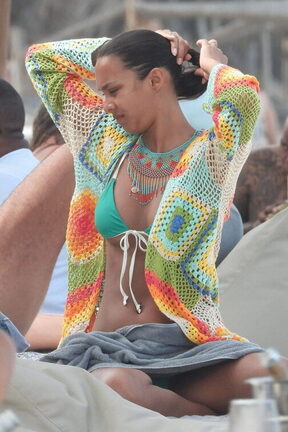 Lais Ribeiro sexy-boobs