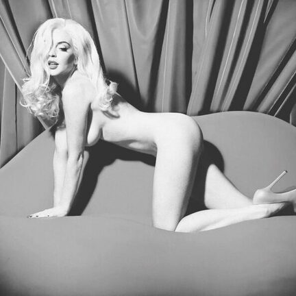 Lindsay Lohan goes-sexy