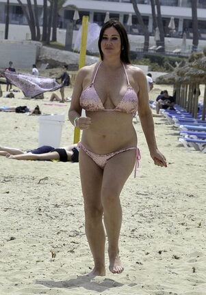 Lisa Appleton goes-nude