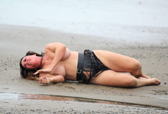 Lisa Appleton goes-nude