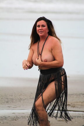 Lisa Appleton sexy-boobs