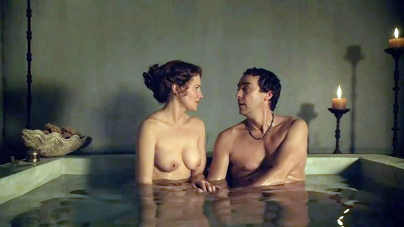 Lucy Lawless goes-nude