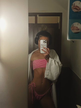 Olivia Ponton Boobs