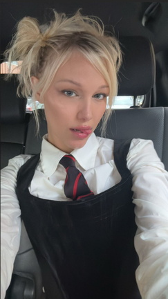 Grace VanderWaal school uniform