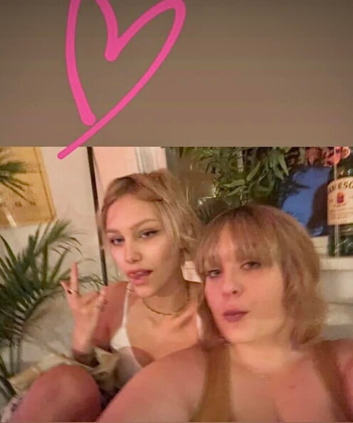 Grace VanderWaal sexy with gf.jpg
