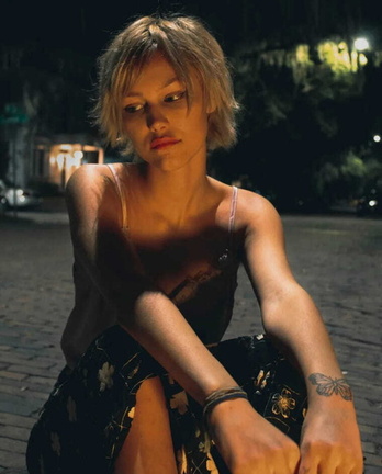 Grace VanderWaal goes sexy