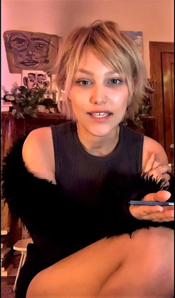 Grace VanderWaal sexy legs