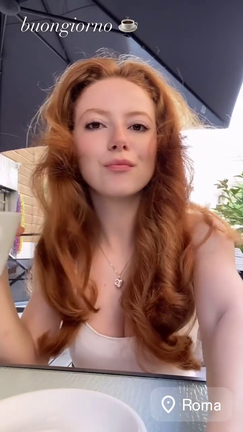 Francesca Capaldi tits