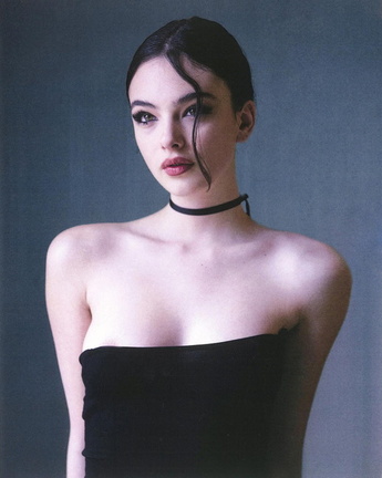 Deva Cassel cleavage