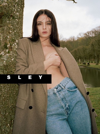Deva Cassel braless for sley