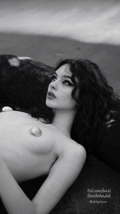 Deva Cassel boobs nude