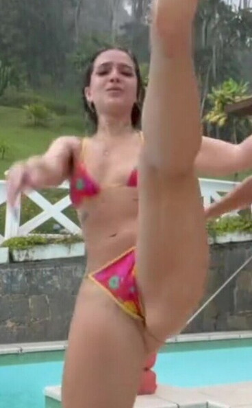Melissa Maia de Sousa upskirt.jpg